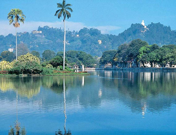 inora-travel-lanka-day-tour-kandy